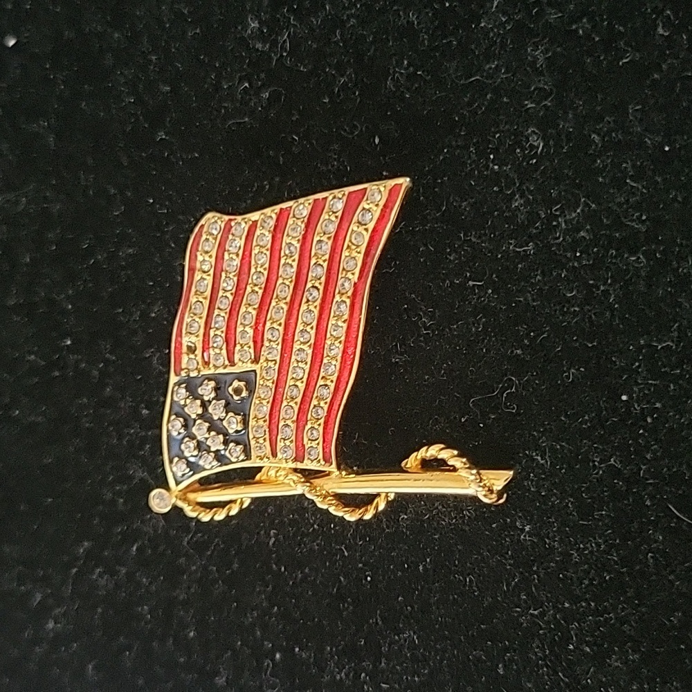 Vintage Gold-Tone American Flag Brooch with Red and Blue Enamel